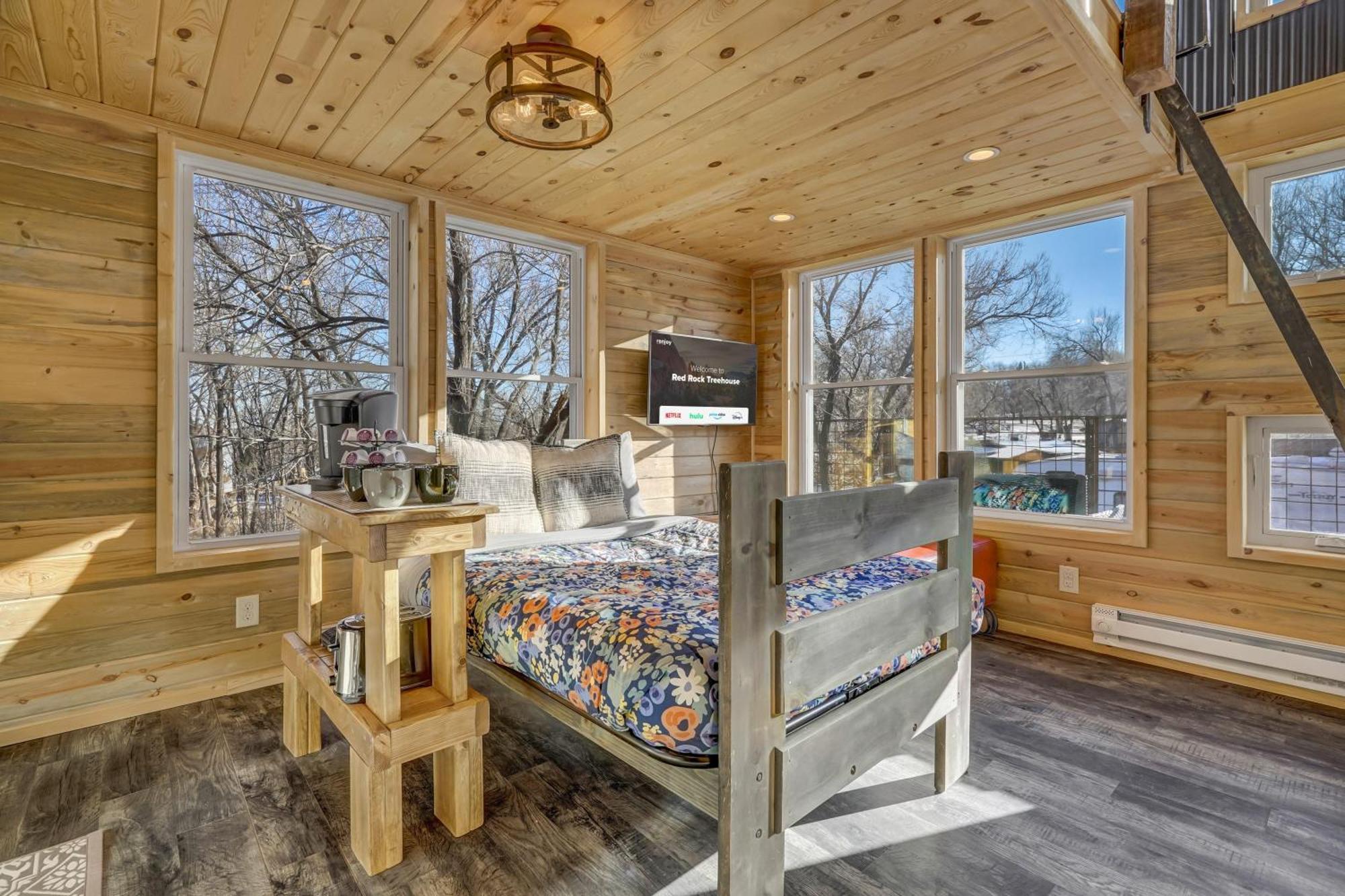 Red Rock Treehouse Unique In Old Colorado City كولورادو سبرينغس المظهر الخارجي الصورة