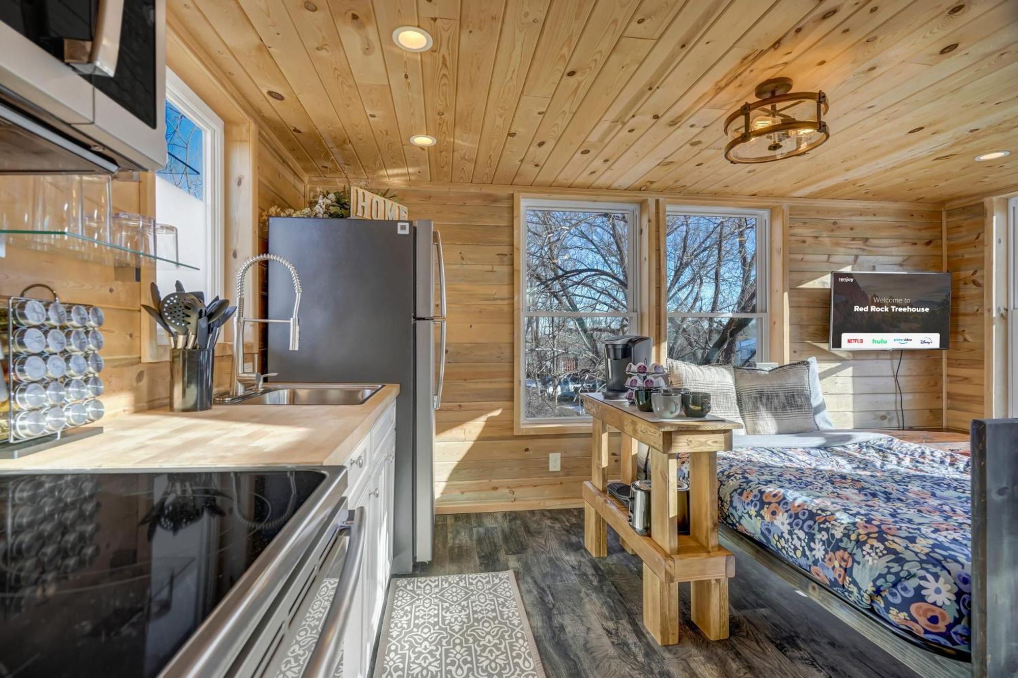 Red Rock Treehouse Unique In Old Colorado City كولورادو سبرينغس المظهر الخارجي الصورة